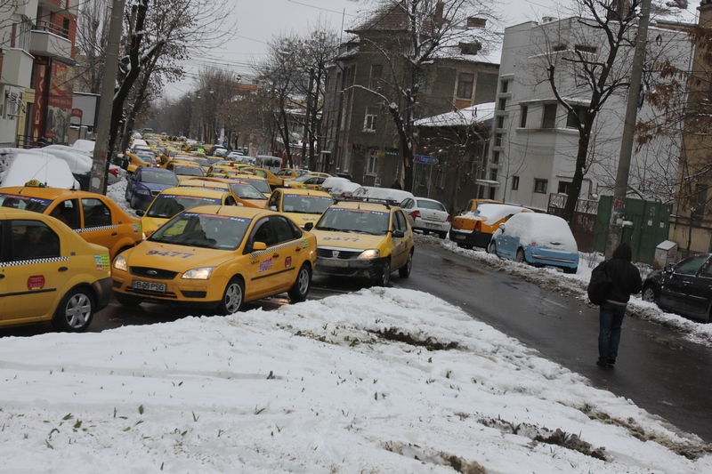 Cand patronul de la Speed Taxi a murit, Capitala a fost impanzita de mii de taximetre care l-au condus pe ultimul drum pe Alexandru Nedelescu