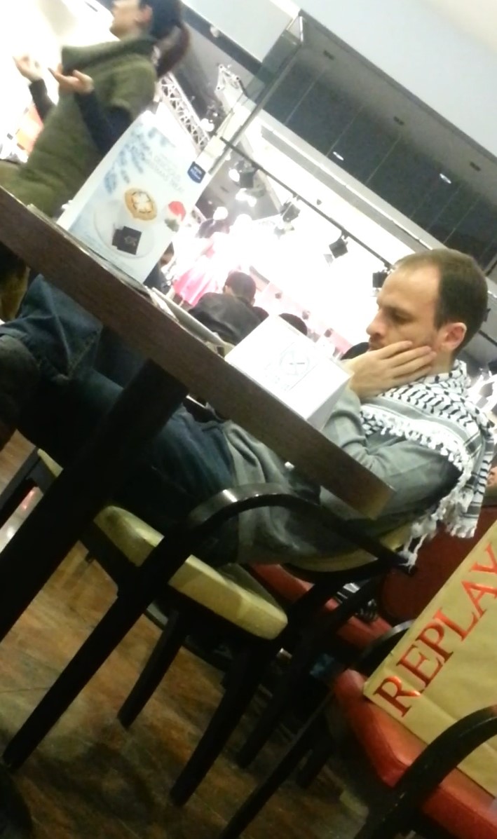 Doctorul Kasem a stat mai bine de 40 de minute la o cafenea