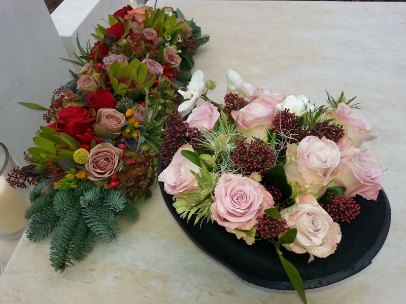 Vaduva mareluri regizor i-a lasat pe monumentul din piatra alba un joben plin cu flori