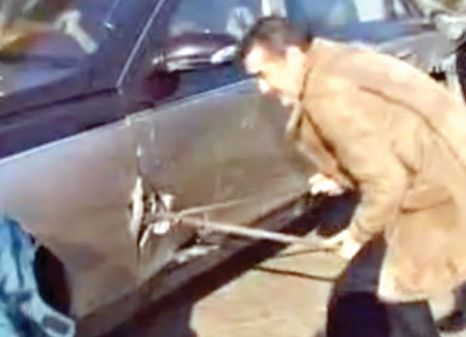 Gigi Becali a incercat sa-si repare limuzina, in 2008, cu ajutorul unei rangi