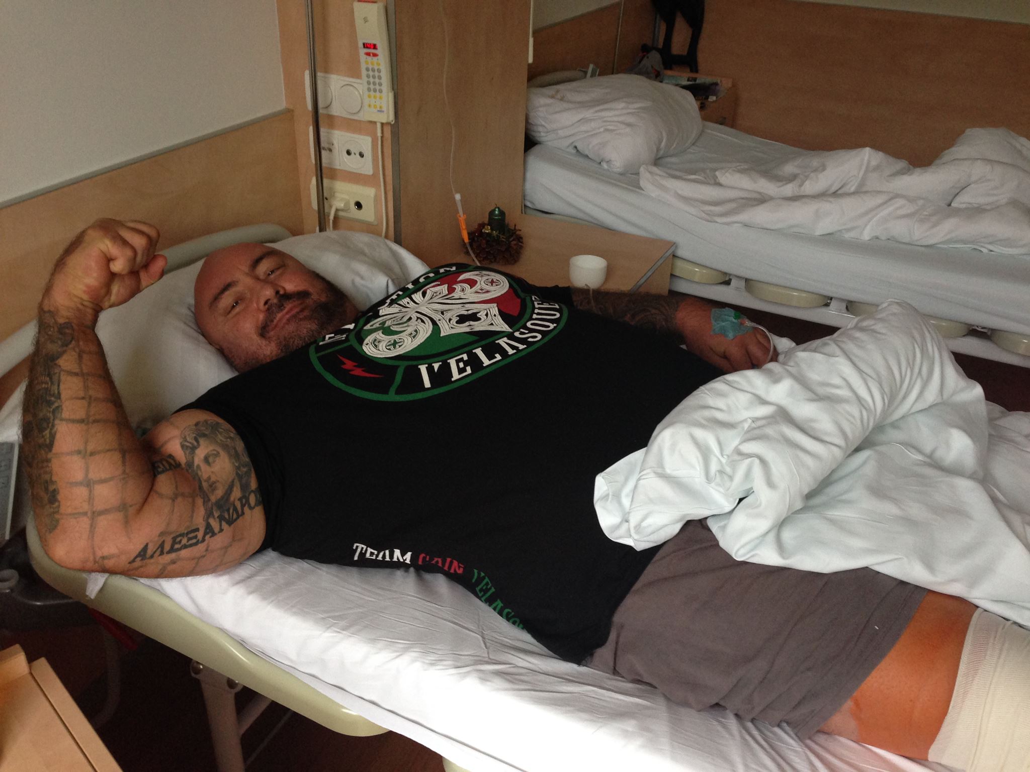 Sandu Lungu pe patul de spital dupa ce si-a facut operatia pe 7 ianuarie