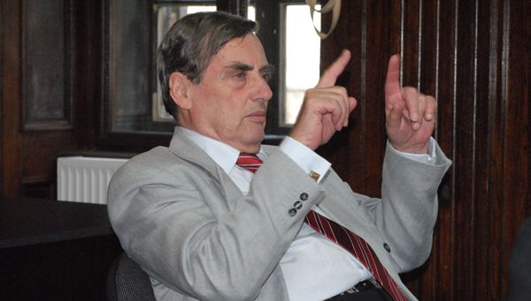 Farcas sustine ca fenomenele extraterestre sunt tinute le secret