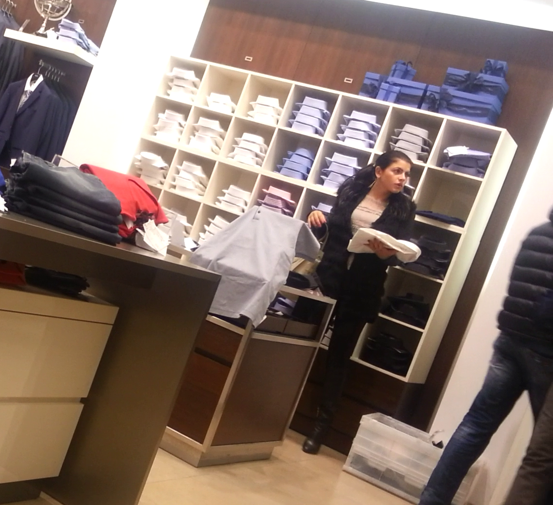 Andra i-a recomandat logodnicului anumite obiecte vestimentare