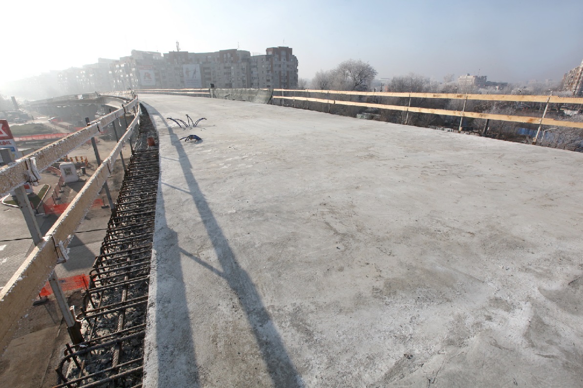 Primul pod de la Pasajul Mihai Bravu va fi gata in martie