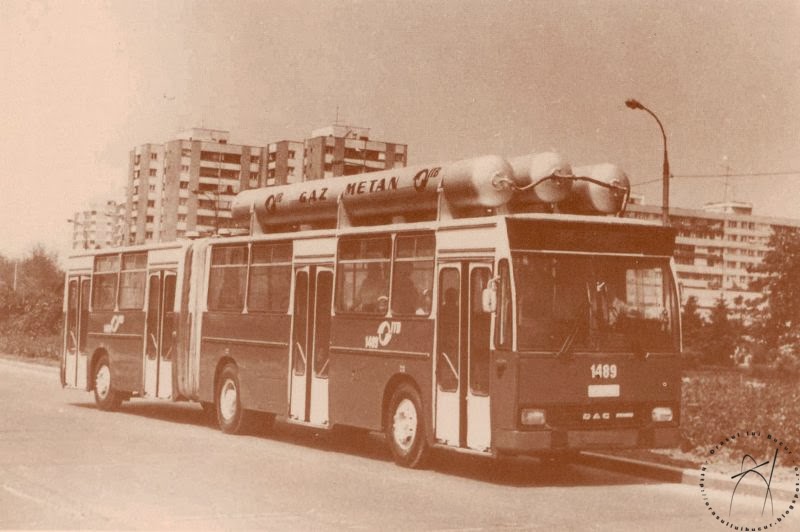 Un autobuz DAC 117 UD, care este prevazut cu instalatie de alimentare cu gaz, care a fost realizata la ITB - URAC in 1985