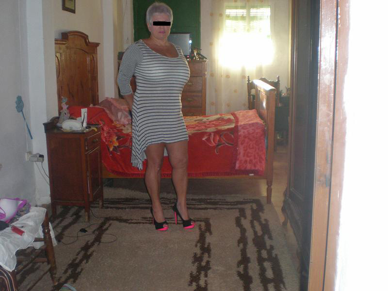 Femeia este un pictor amator