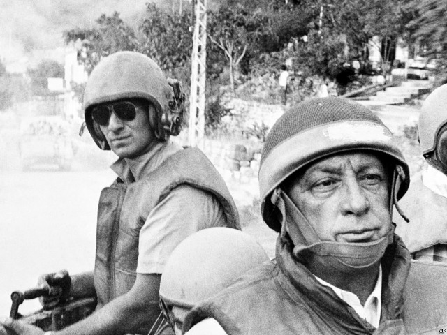 Inainte de a intra in viata politica, Ariel Sharon s-a distins ca militar
