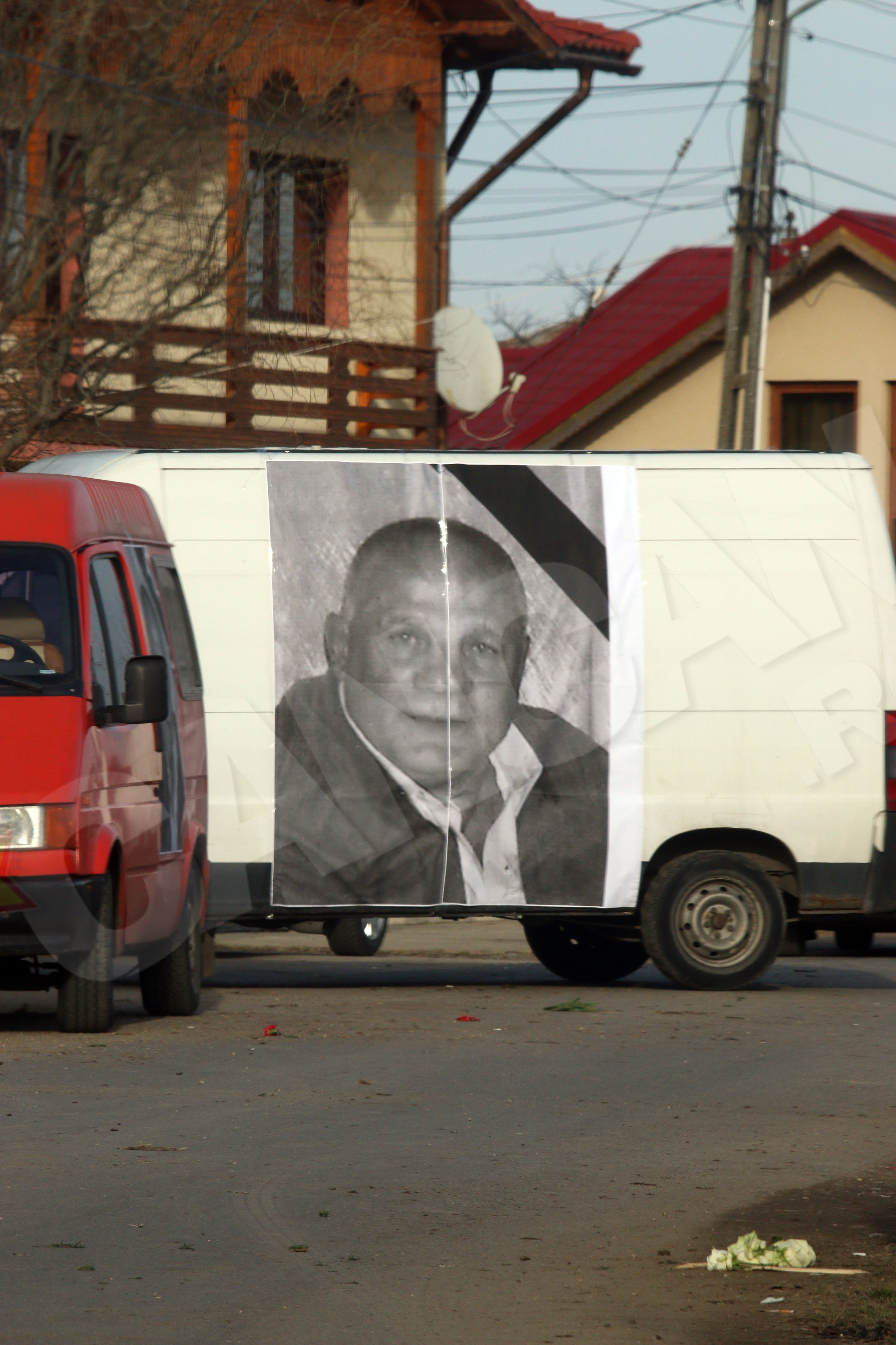 Poza interlopului decedat a fost postata pe un autobuz