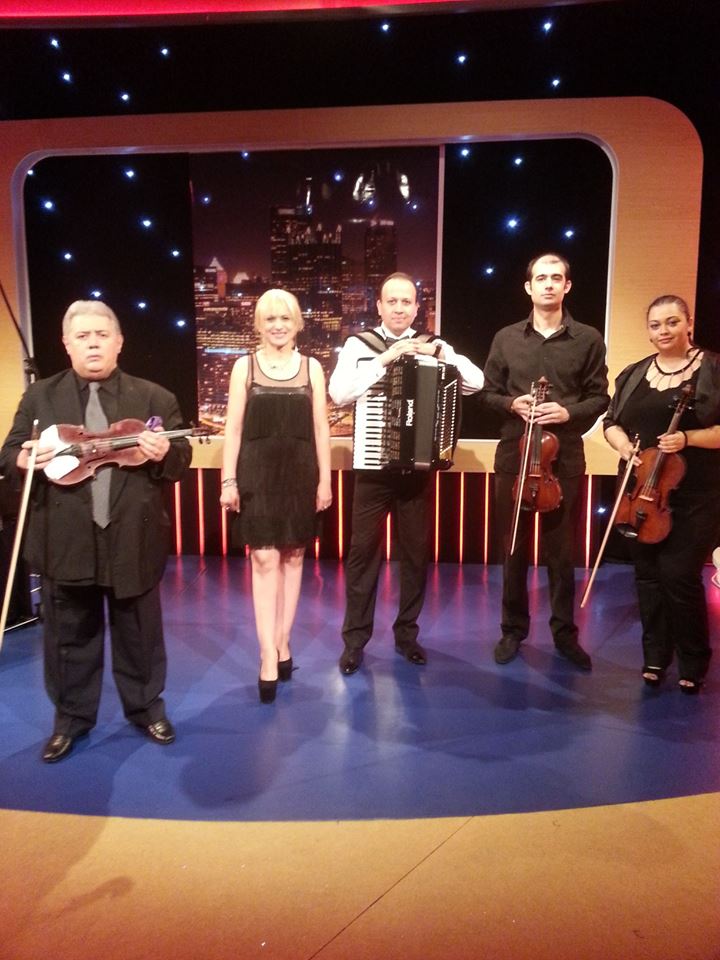 Pentru ca are in repertoriu si melodii in limba franceza, Luminita Pauliuc este supranumita