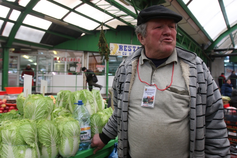 I-a ars casa in urma cu trei ani, iar primul lucru pe care l-a reconstruit au fost solariile