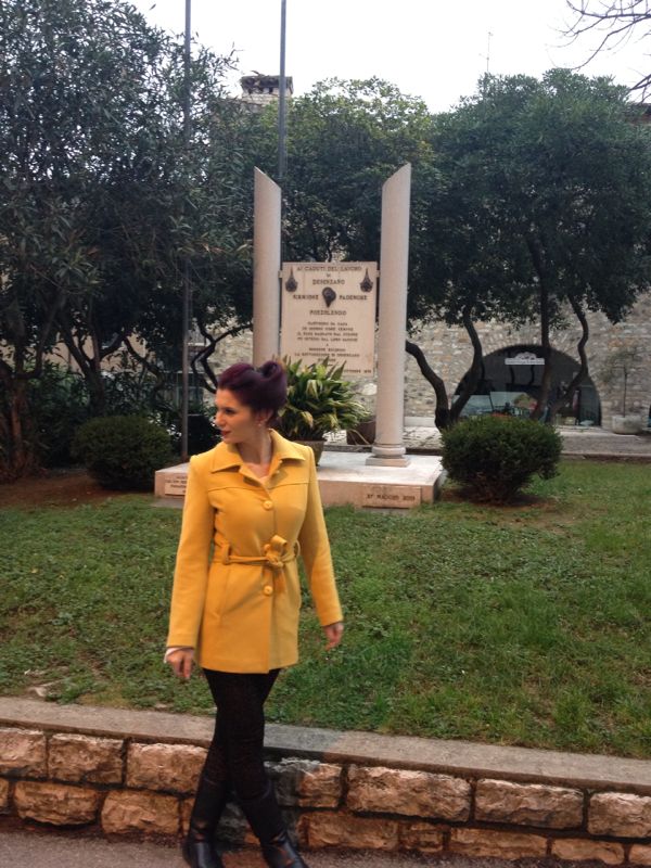 Artista are nevoie de doua ore pentru a se pregati sa urce la platane