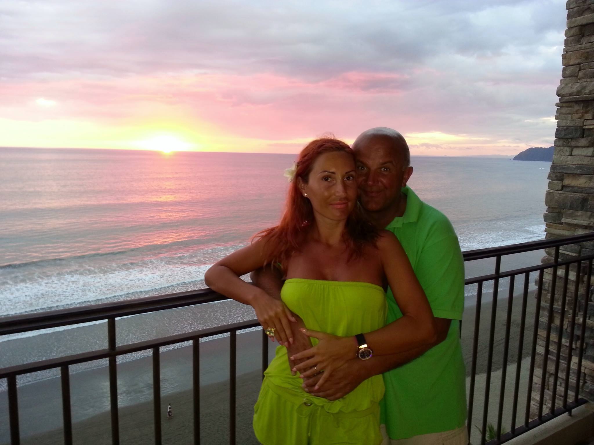 Axinte isi rasfata sotia cum stie el mai bine