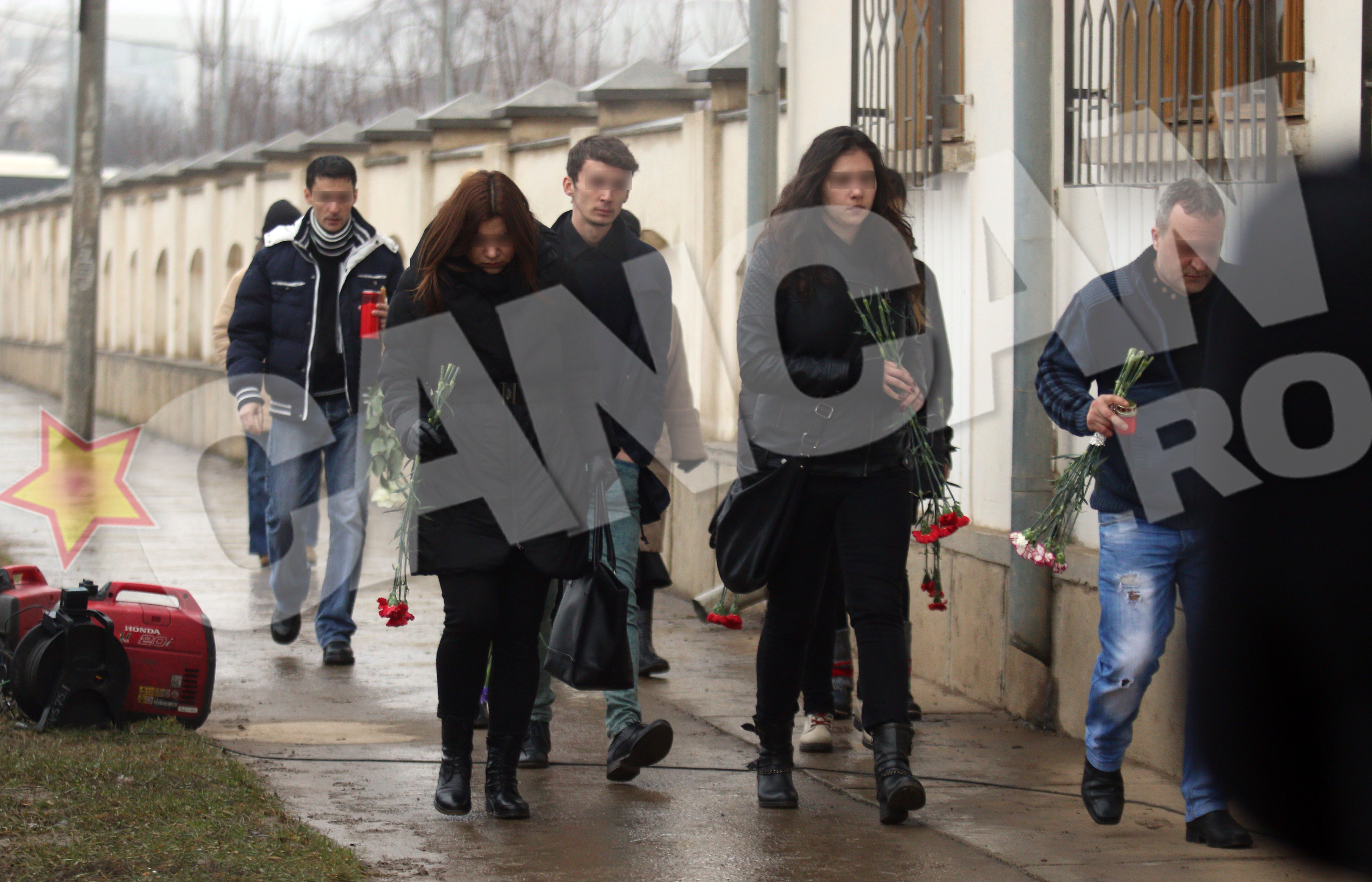 Familia si prietenii au venit la capela