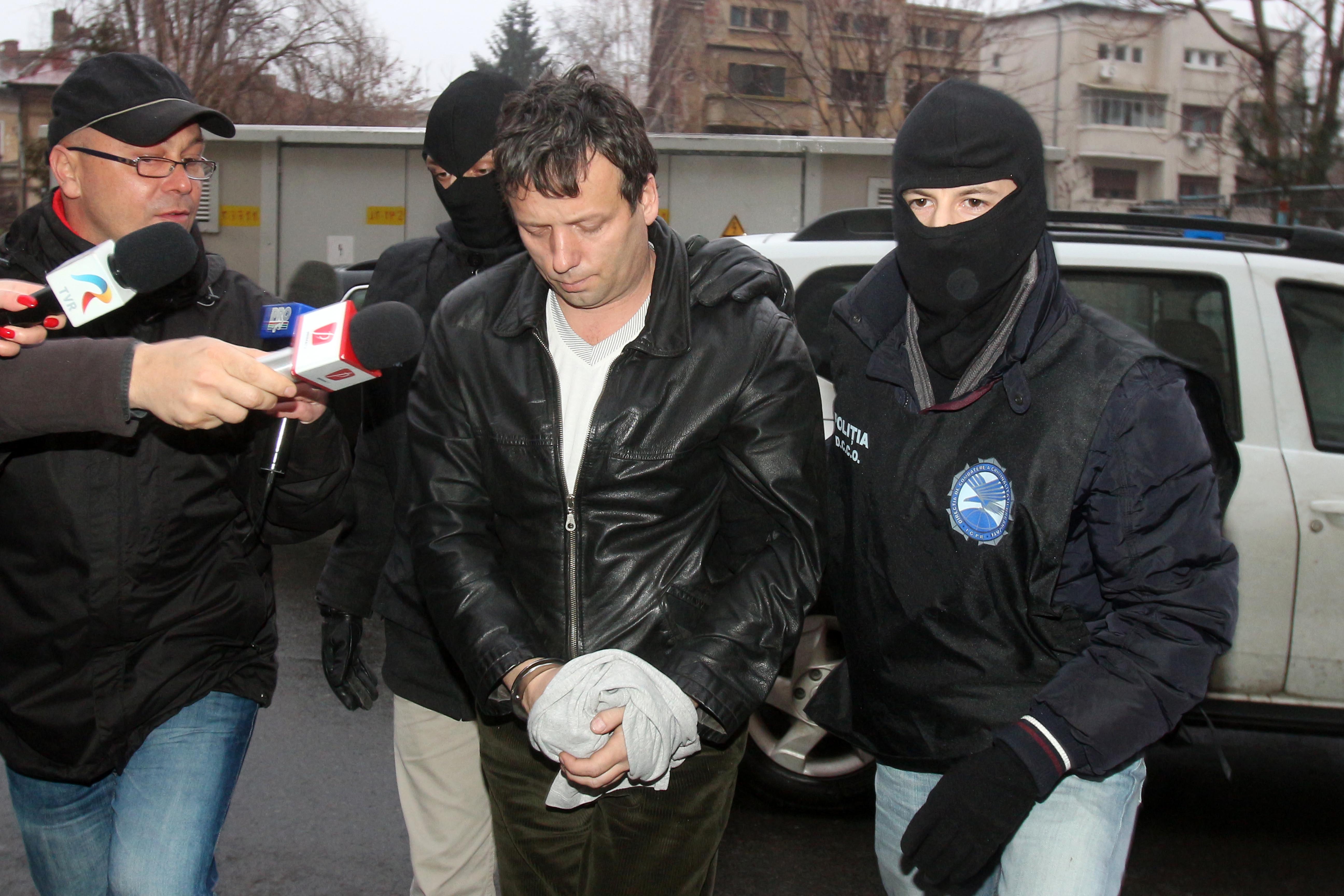 Guccifer a fost capturat de procurorii din Arad