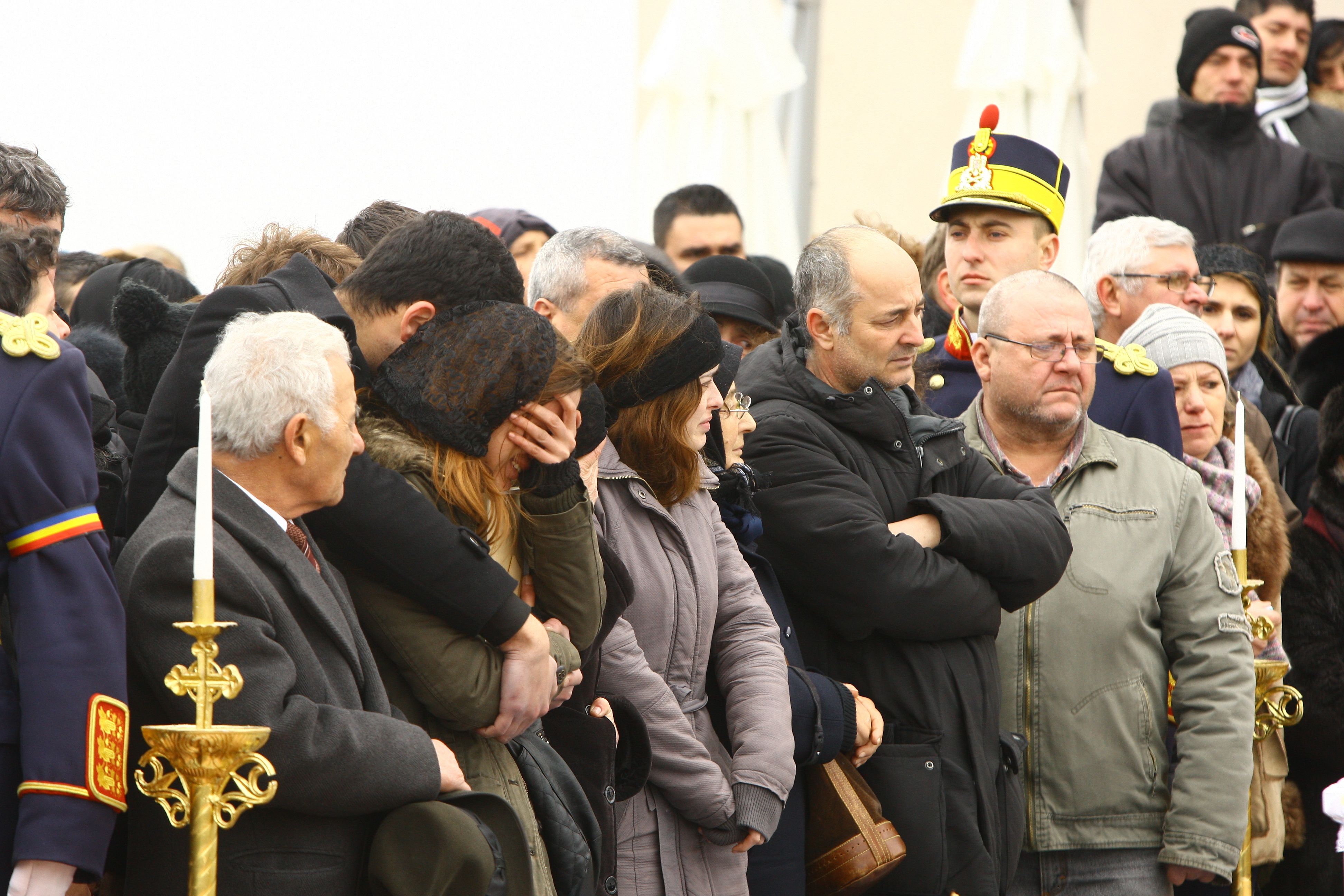Surorile Aureliei au fost imbarbatate sa reziste socului despartirii