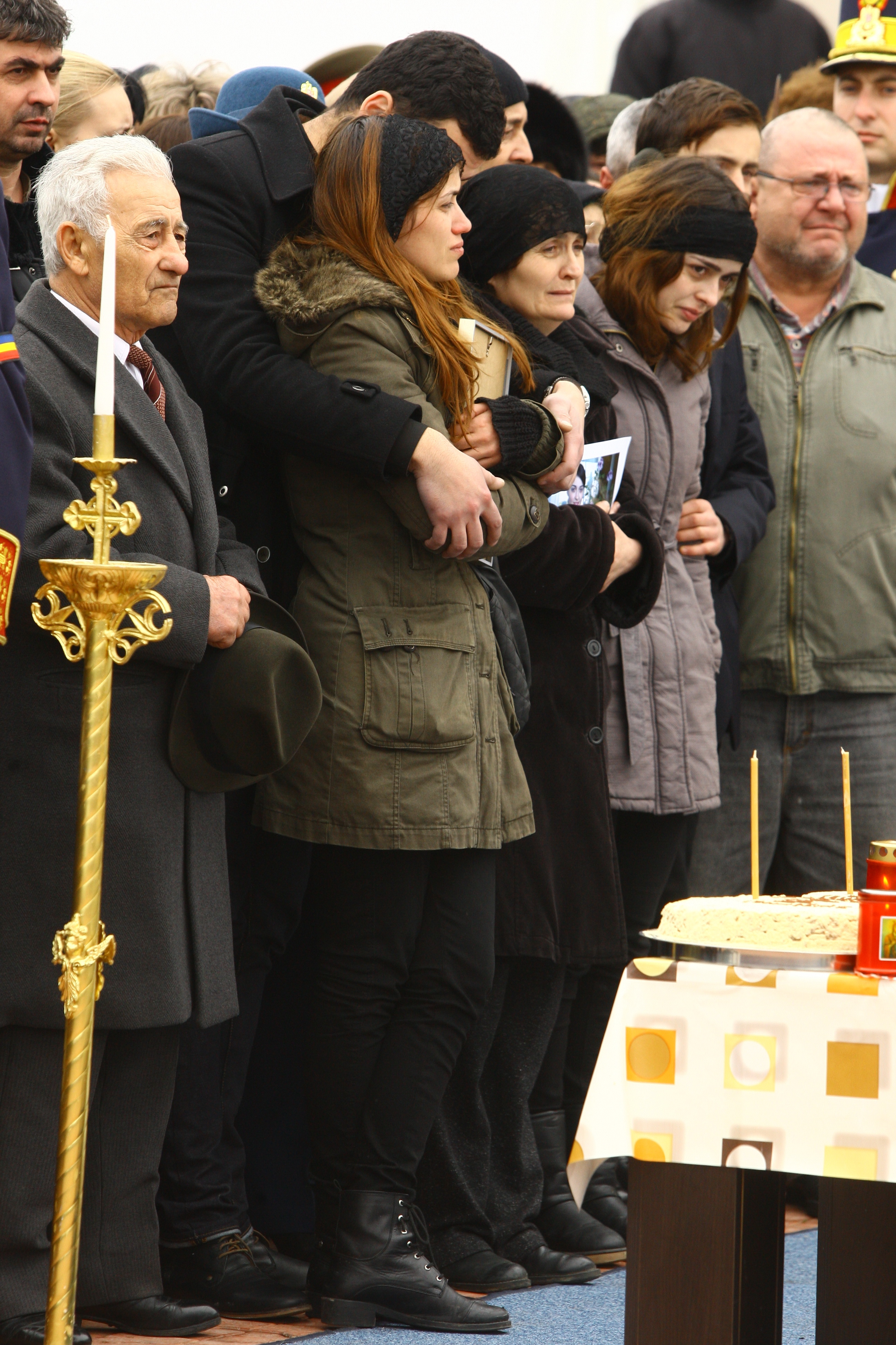Mama studentei nu s-a putut desparti de poza fiicei ei