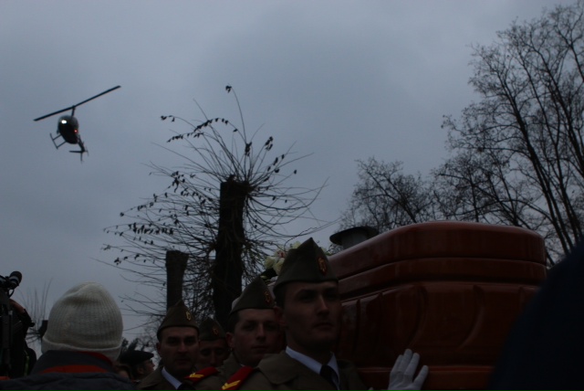 elicopter la cimitir