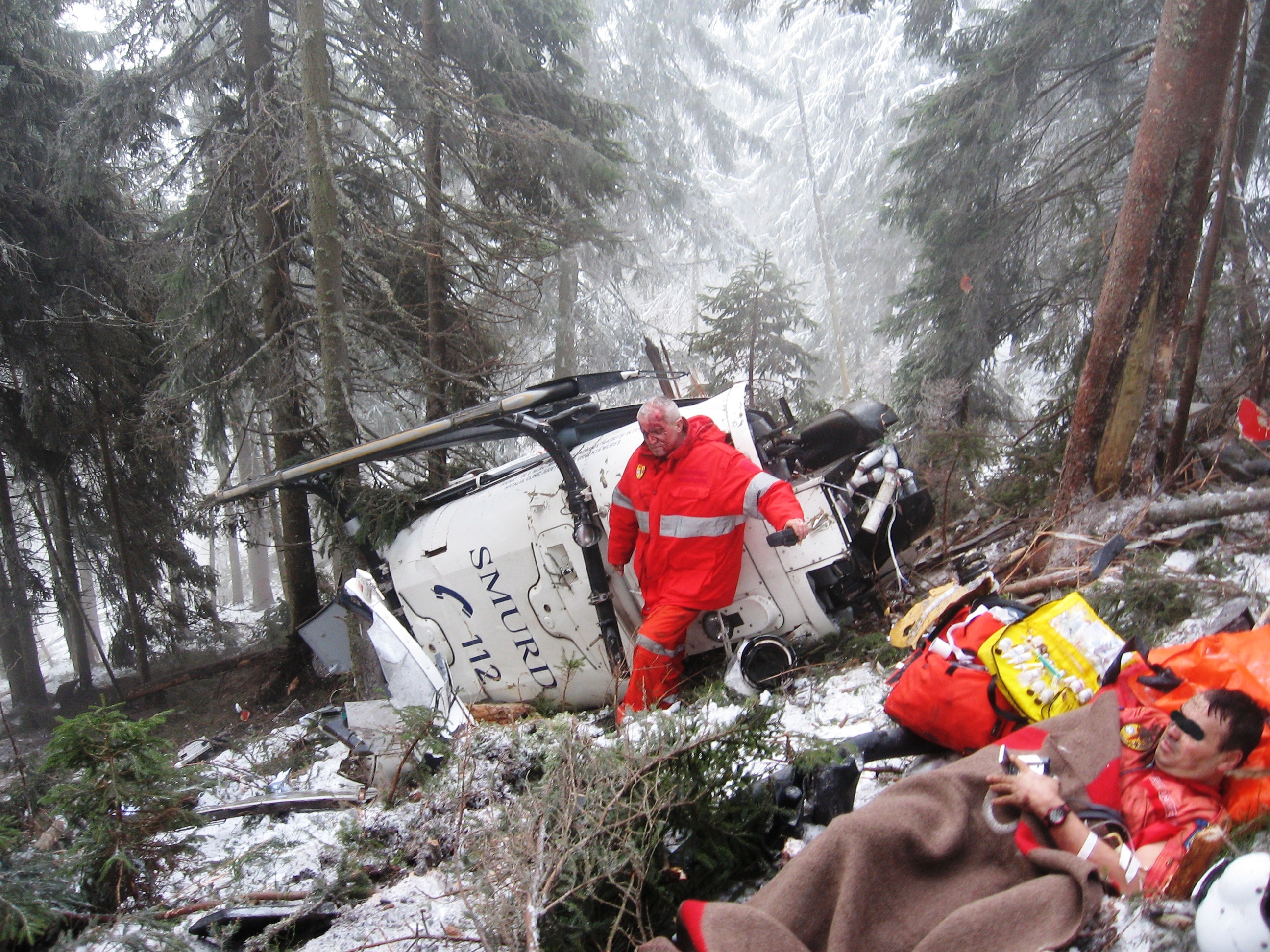 Aeronava s-a prabusit in Pasul Tihuta, iar salvatorii au ajuns ca is in cazul tragediei din Muntii Apuseni dupa cateva ore