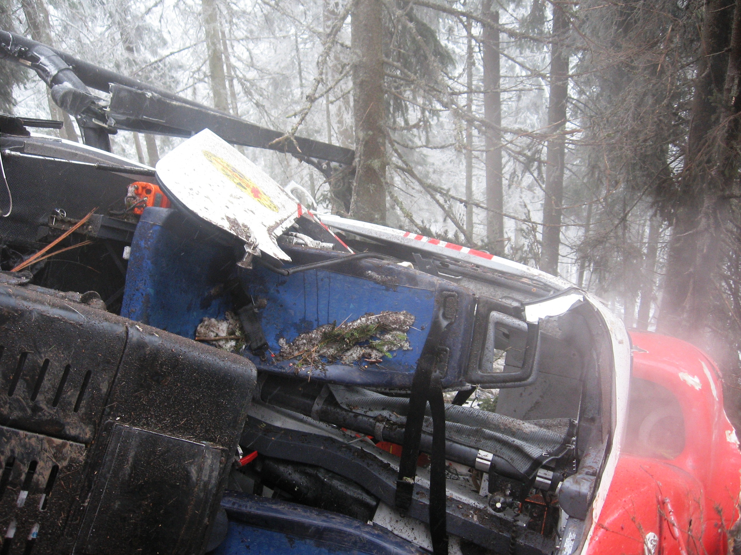 Cei patru membri ai echipajului nu au suferit rani grave
