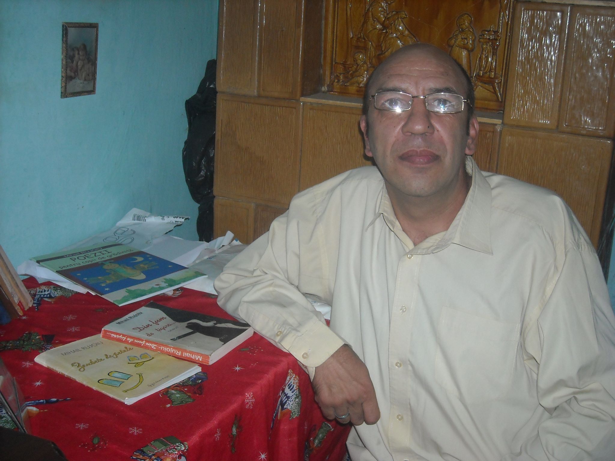 Poetul a scos pana acum trei volume de poezii