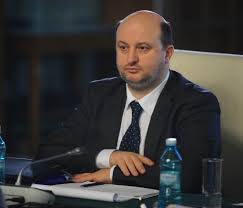 Daniel Chitoiu si sotia sa fac bani frumosi din asigurari