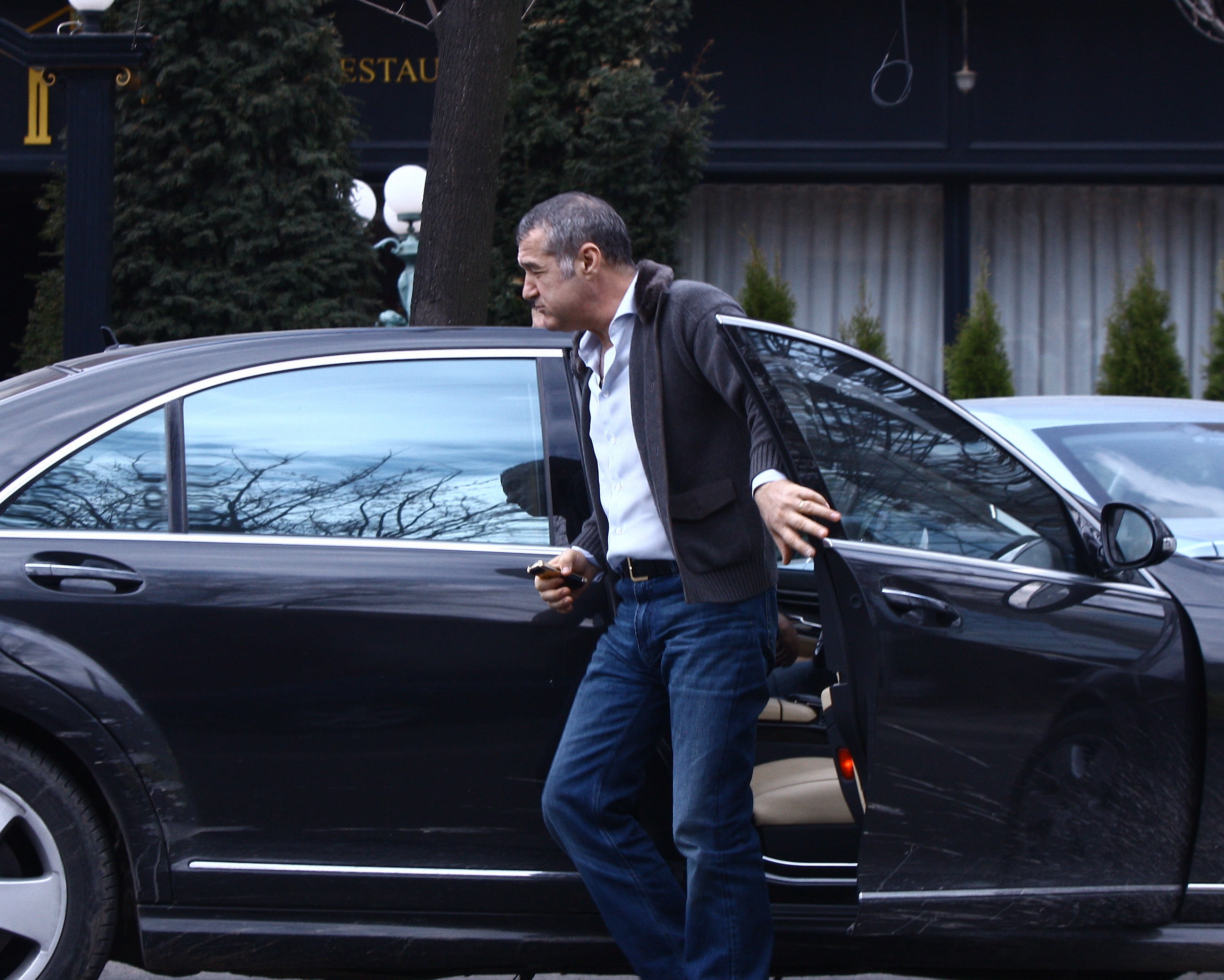 Gigi Becali a mers fara rovinieta