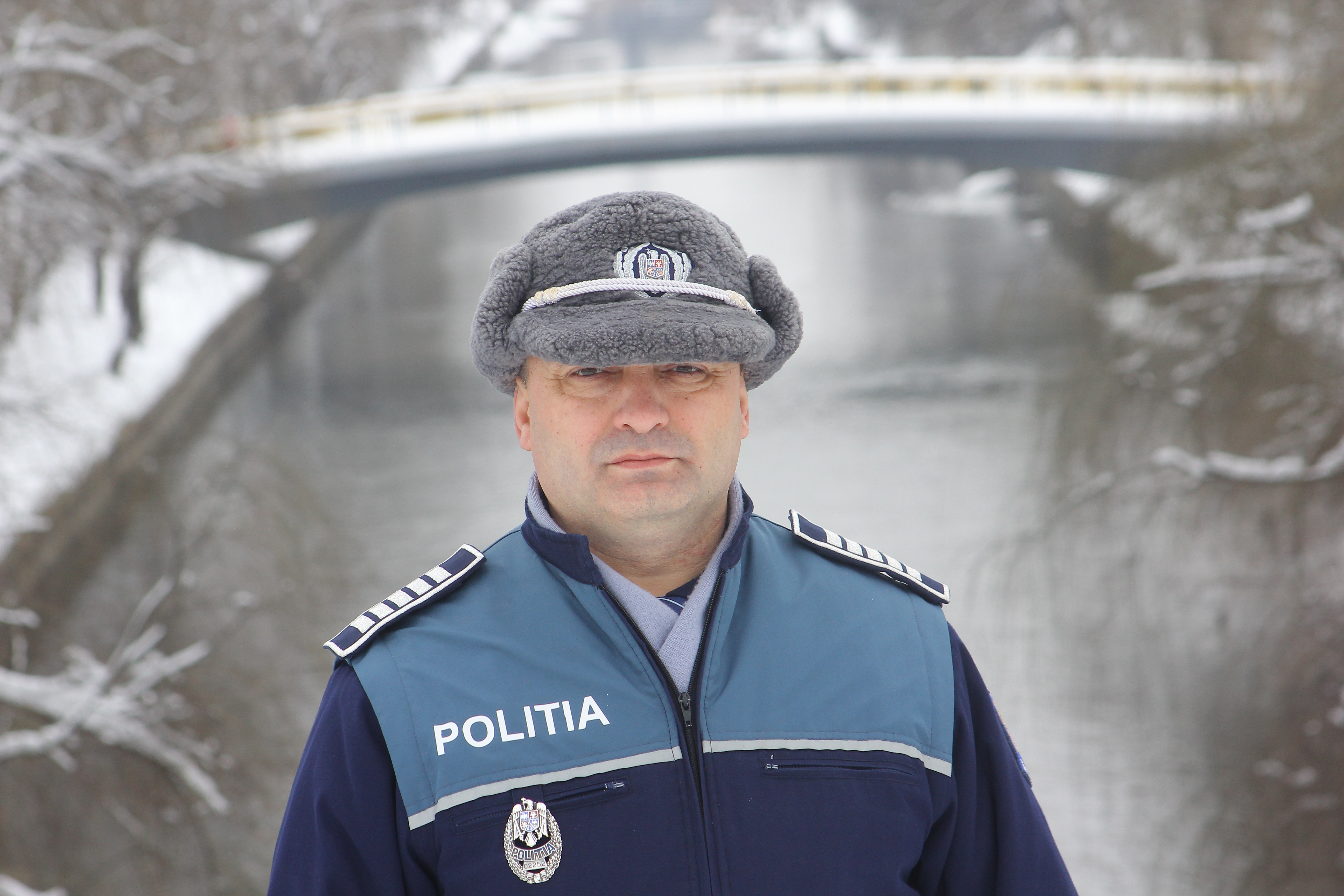 Politistul recunoaste ca este credincios, iar asta l-a ajutat chiar si pe el sa depaseasca anumite situatii limita