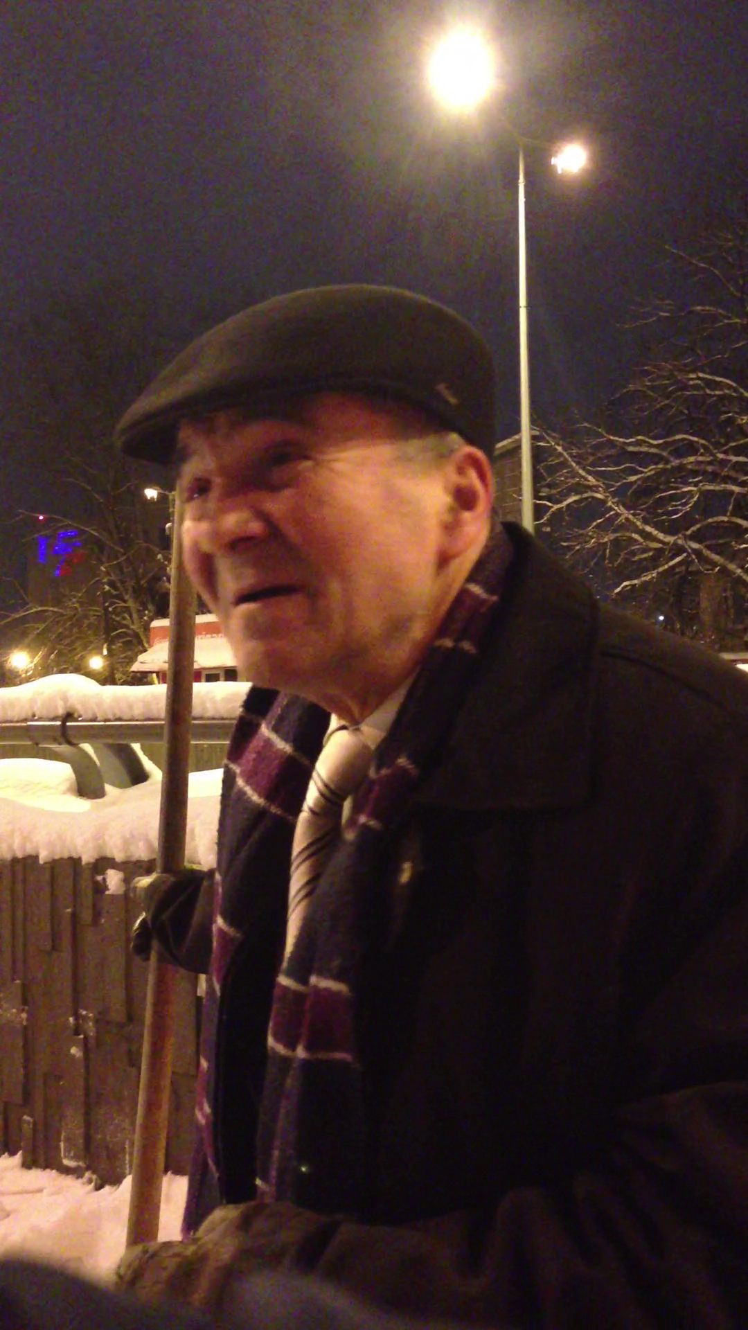 Batranul este fost profesor universitar