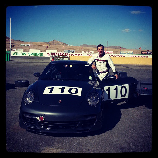 Alexander este pasionat de cursele de masini