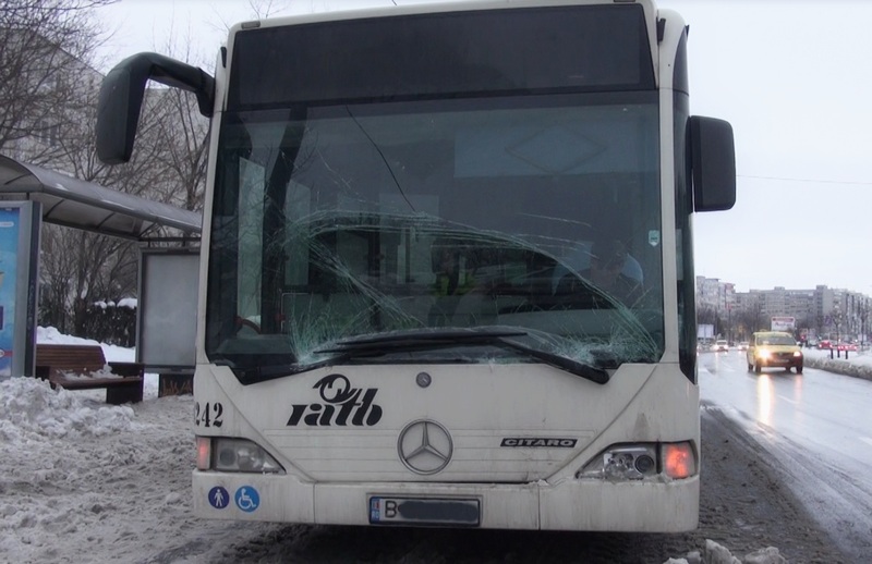 Parbrizul masinii a fost avariat destul de grav