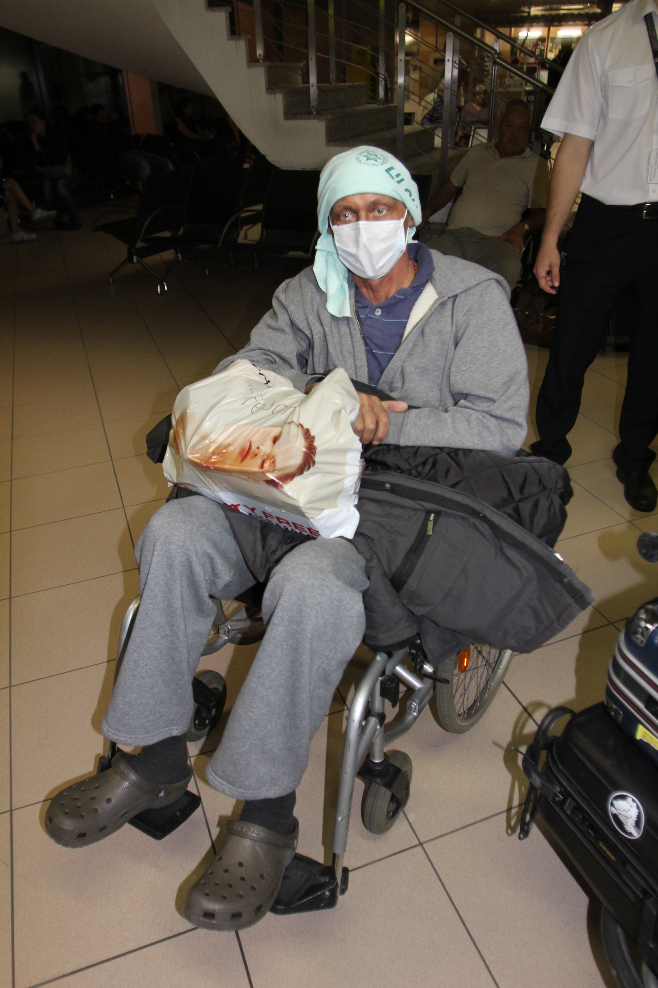 In luna mai 2012, cand artistul s-a intors in tara din clinica din Israel