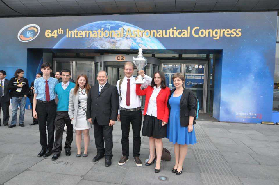 Sorina impreuna cu echipa mea si cu domnul astronaut Dumitru Prunariu la Beijing