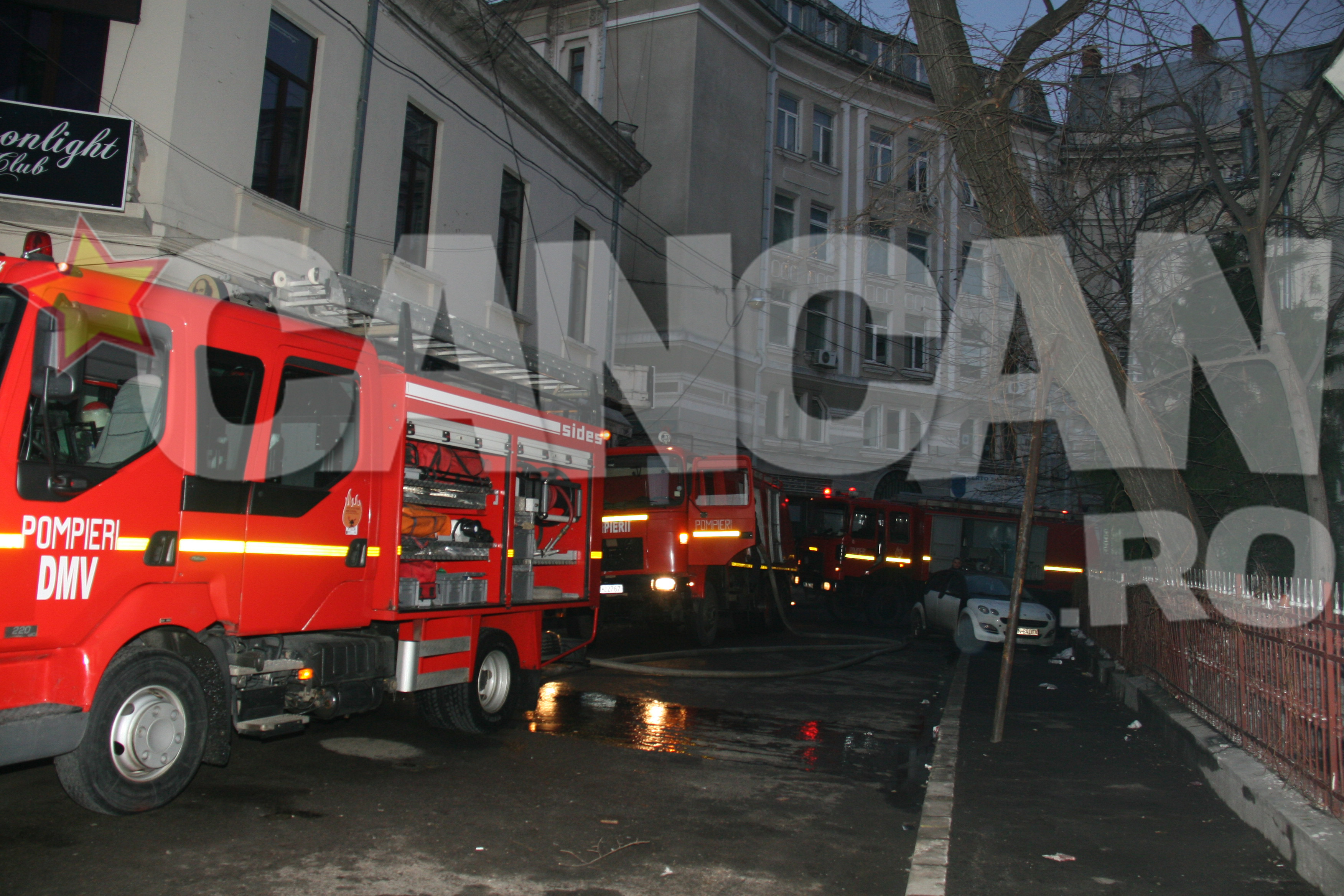 Pompierii au venit cu sapte autospeciale