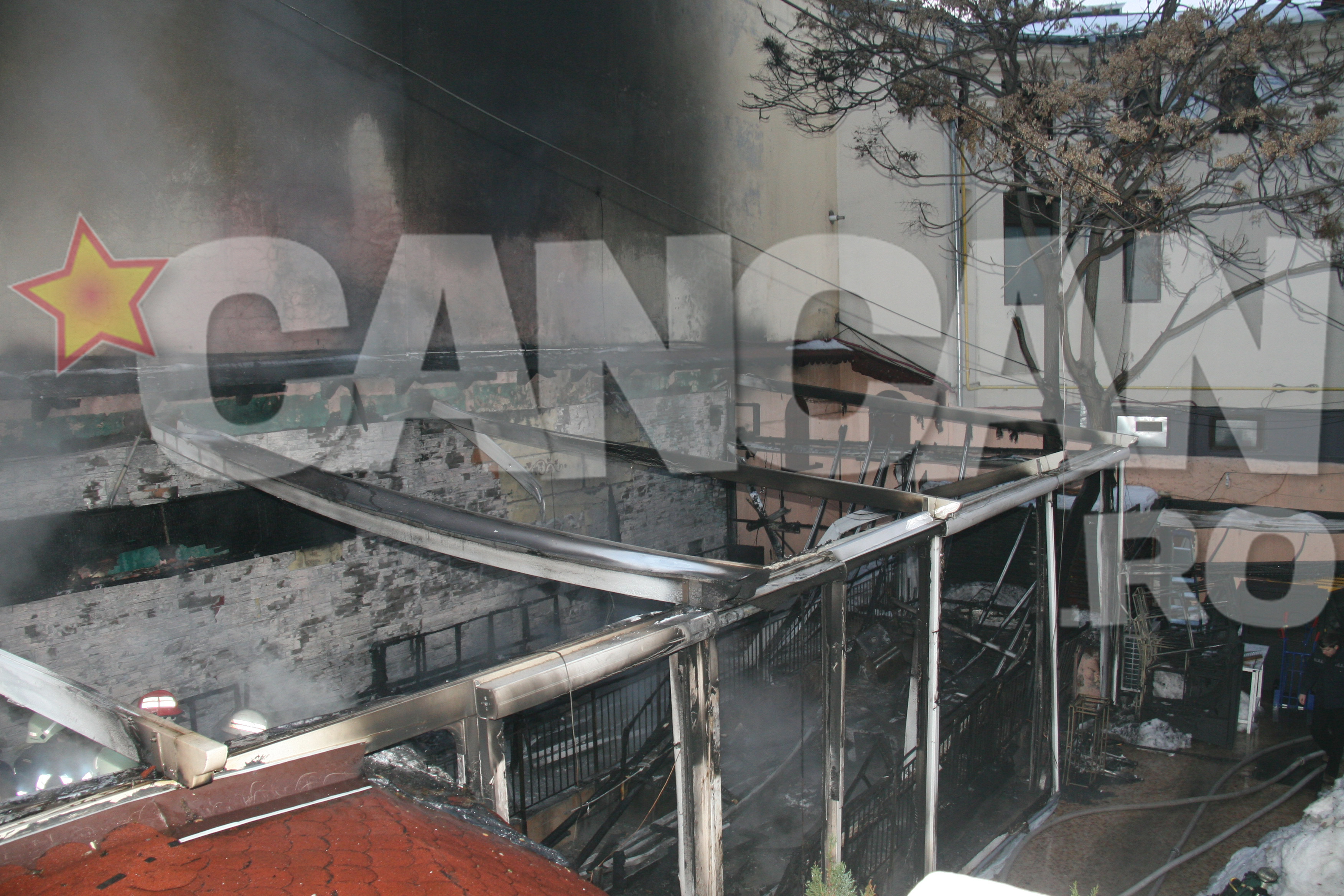 La fata locului au mai fost trimise si o autoscara si o ambulanta