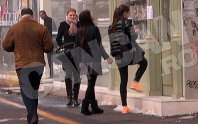 Teodora si Cristina au intrat in cofetarie si au mancat cate o prajitura