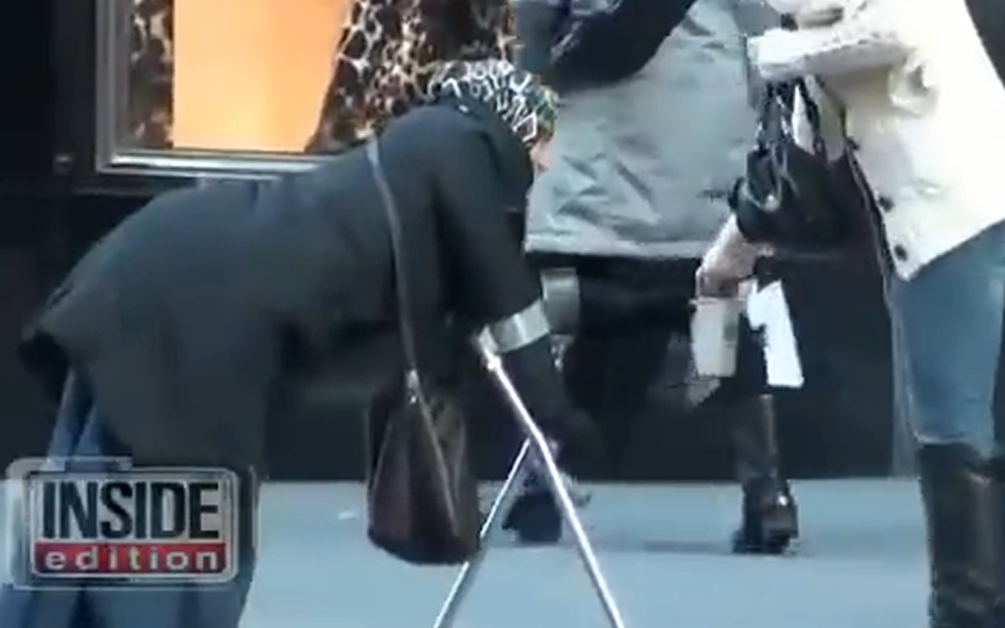 Femeia primeste circa 50 de 