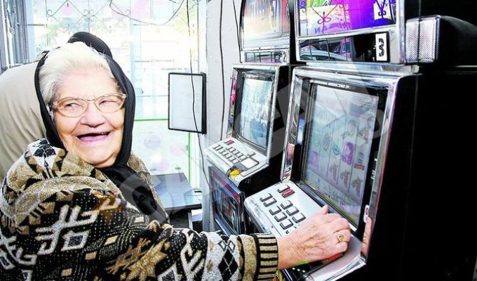 Ionoa Popescu este o pensionara care joaca aproape zilnic la pacanele