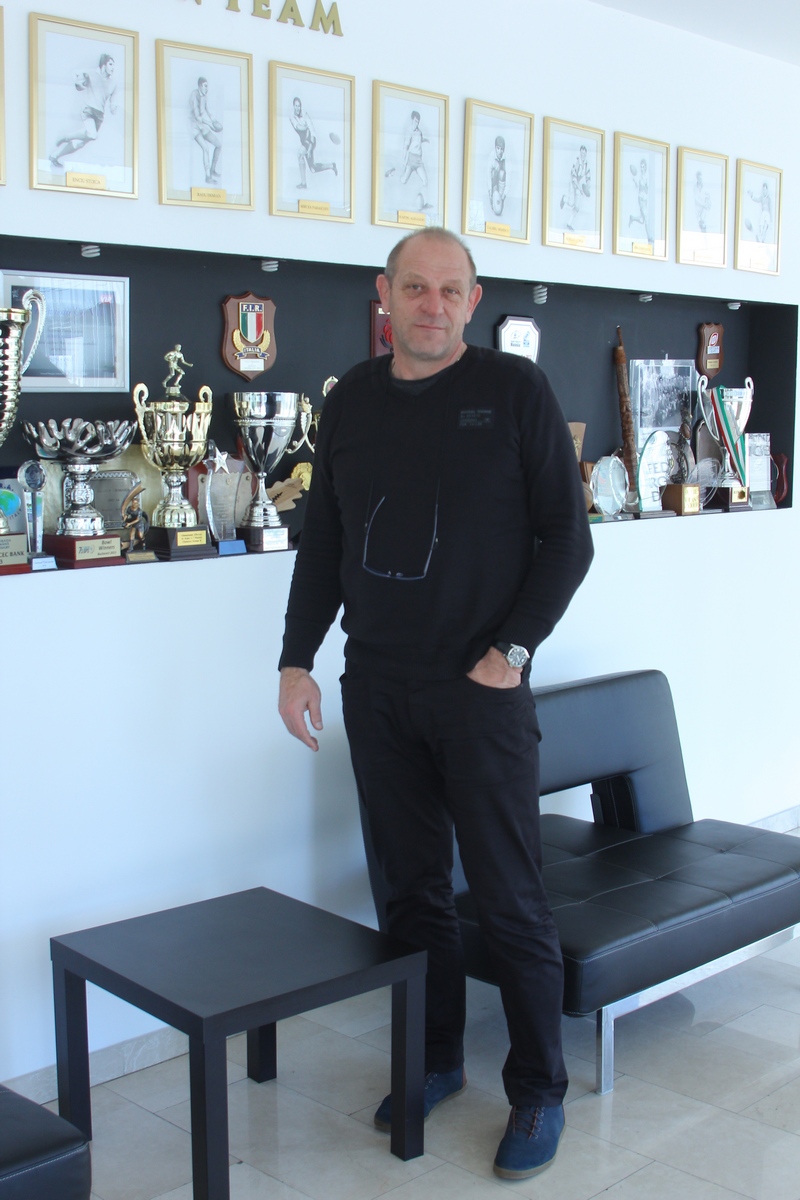 Rugbistul a reusit performnata de a bate Franta la ea acasa in 1990, lucru care nu a mai fost posibil de atunci