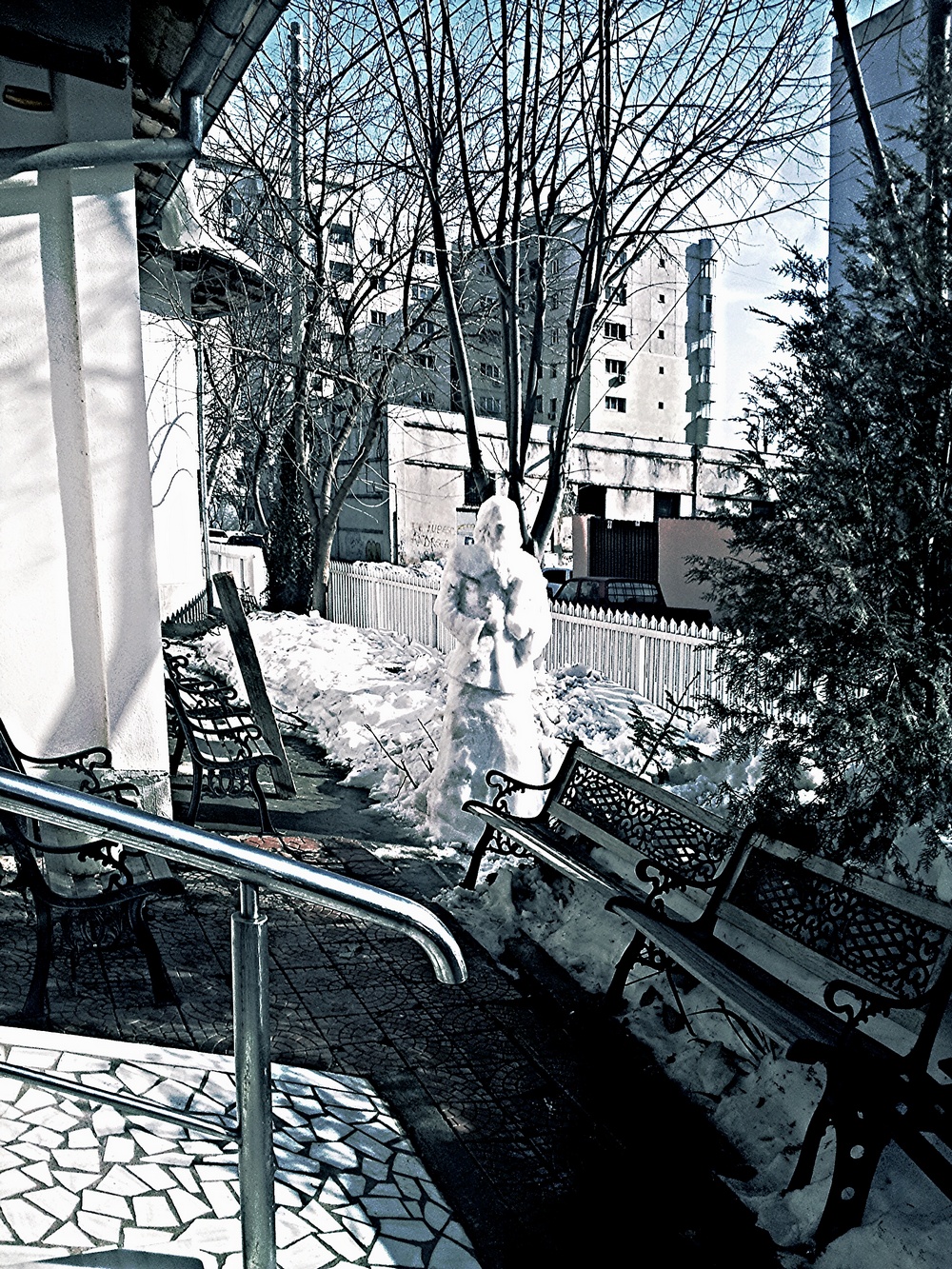 Preotul va ramane aici pana ce va fi topit de soare