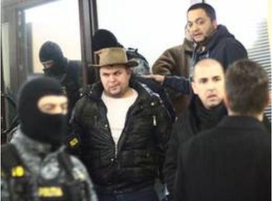 Cea mai puternica banda de hoti din locuinte s-a dat de gol pe Facebook! sursa foto: evz.ro