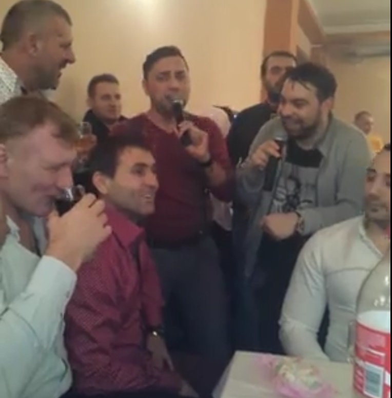 La o petrecere de zile mari, unde atmosfera era intretinuat de Florin Salam si Sorinel Pustiu, Tolea a fost in centrul atentiei