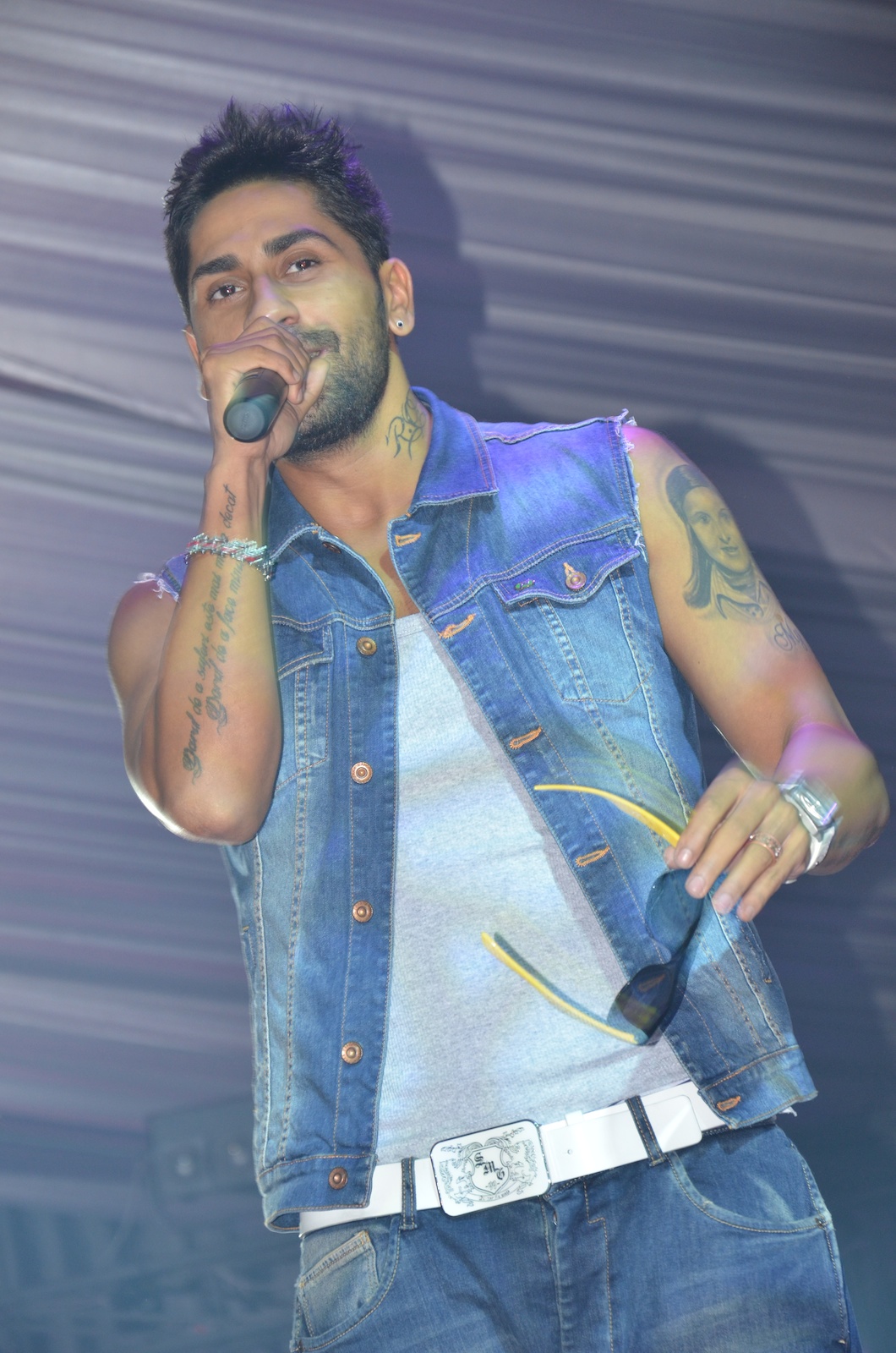 Artistul este autorul hitului 