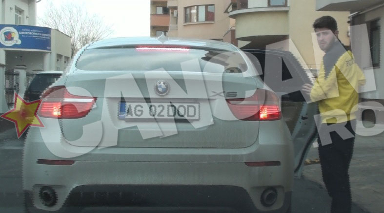 Mihai Radut isi ia bagajul din masina lui Tanase