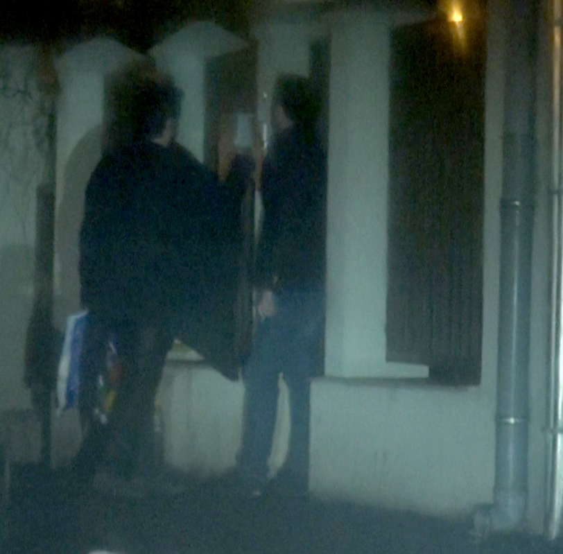 Designerul insotit de un tanar au mers de la club direct acasa