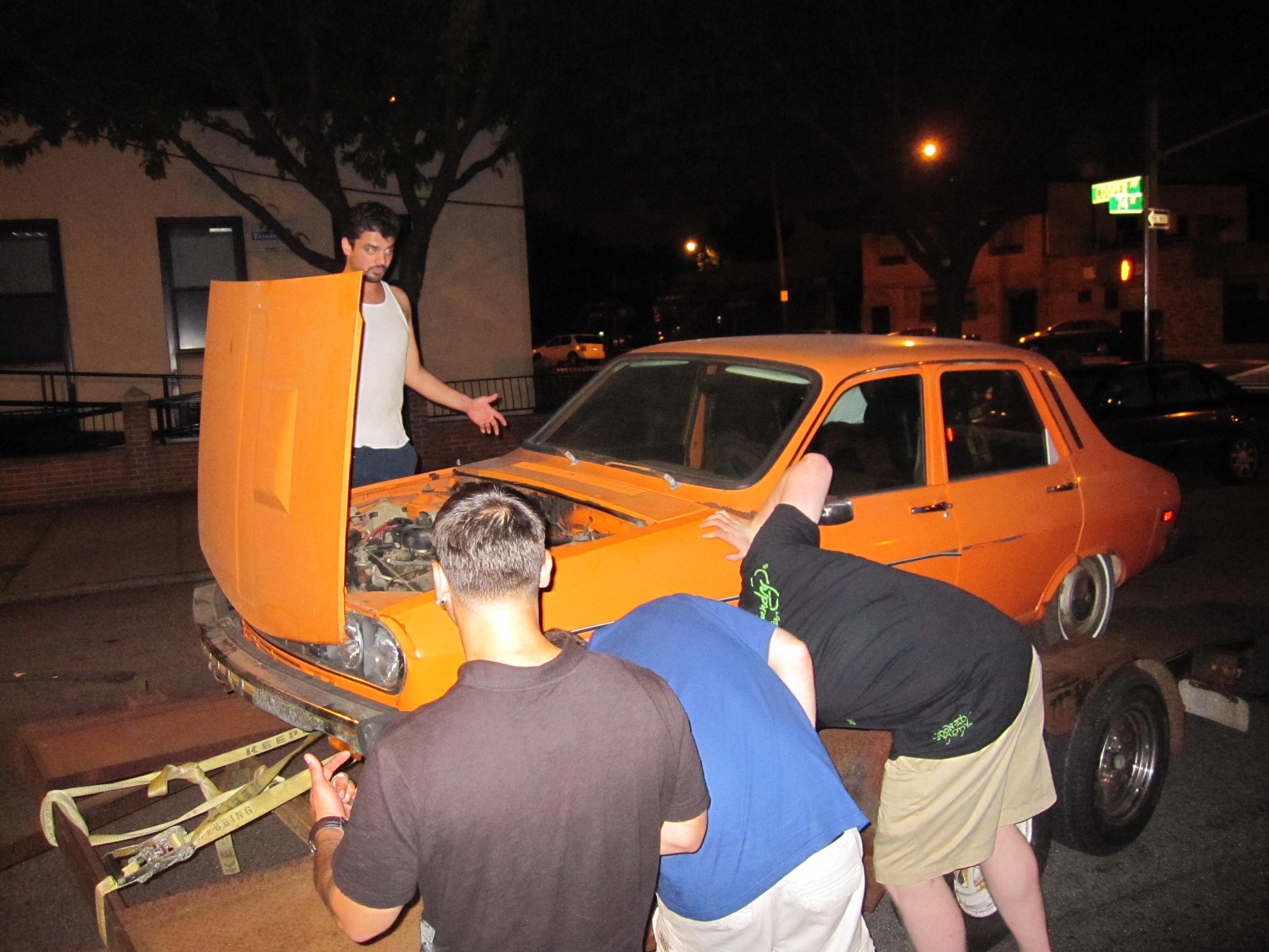 Edy alaturi de Tudor Stan, Schumy si Timi Radu au pus la punct masina