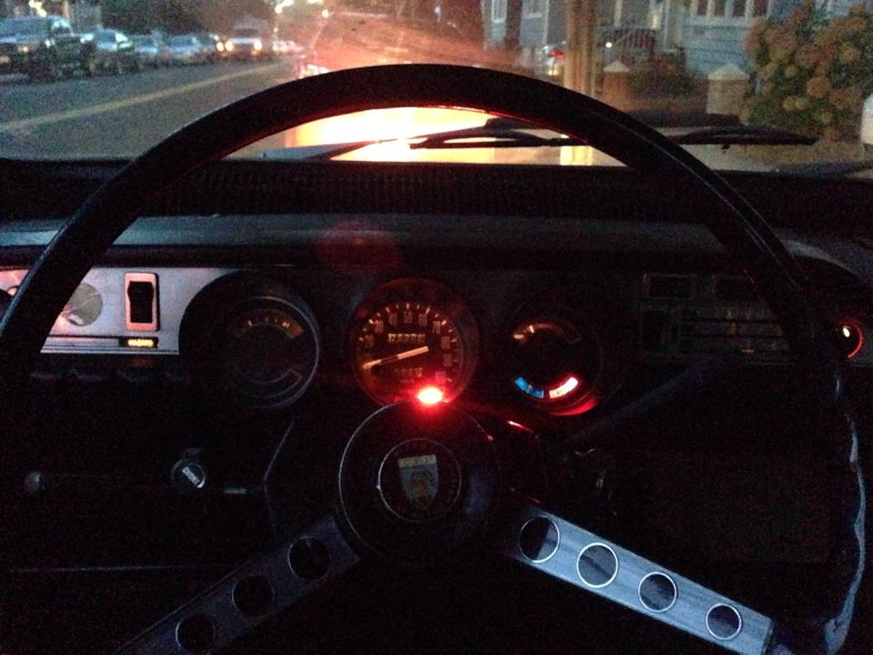 Edy este foarte mandru de volanul de Dacie