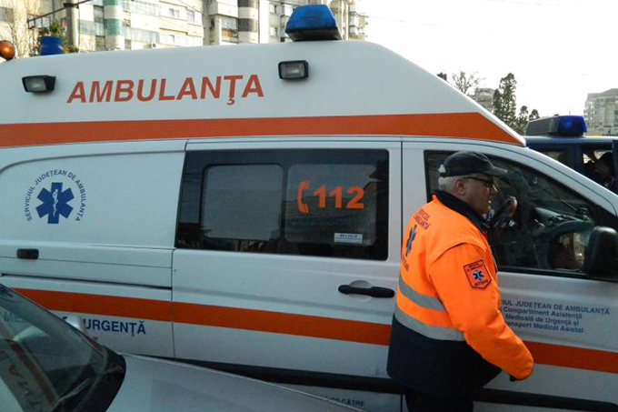 Ambulanta a venit imediat la fata locului, insa viata batranului nu a mai putut fi salvata