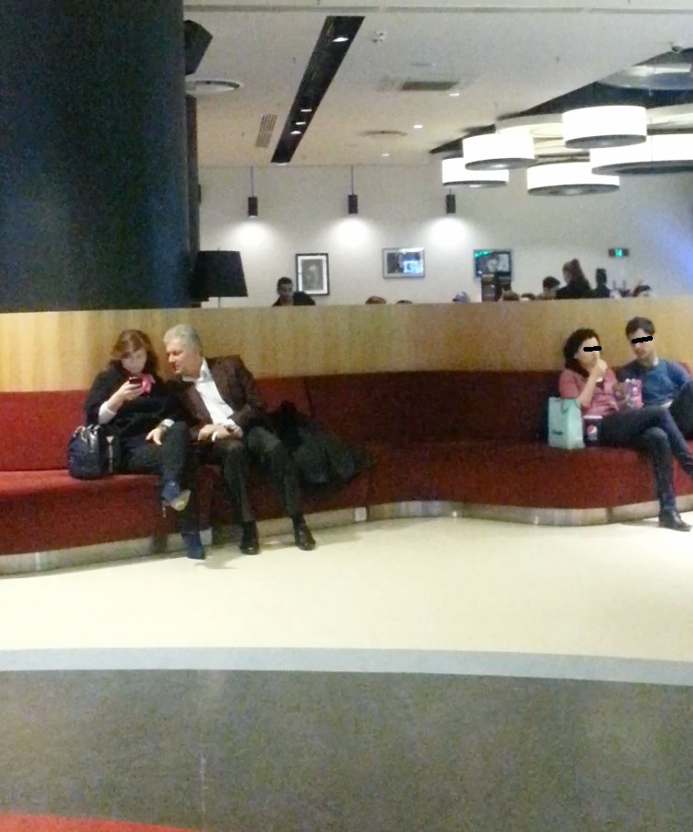 Fostul ministru a fost nedezlipit de sotia lui