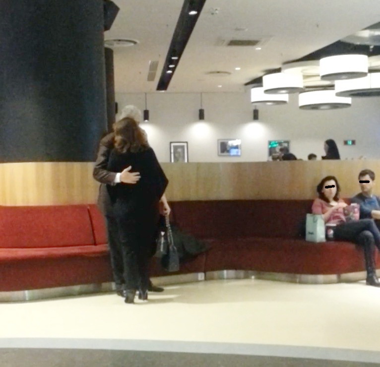 Adriean Videanu nu s-a putut abtine si si-a sarutat sotia in public