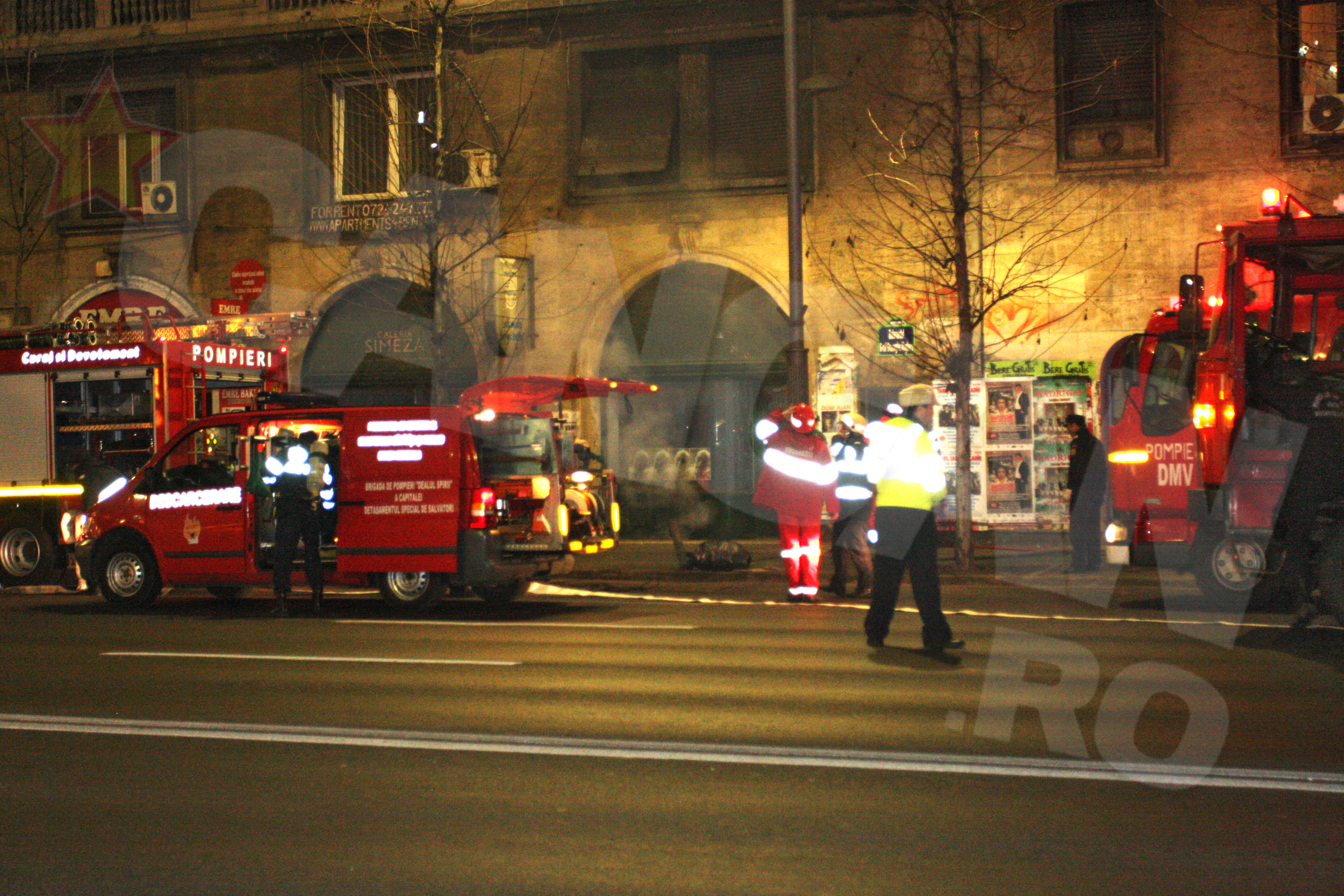 Pompierii au intervenit pentru stingerea incendiului